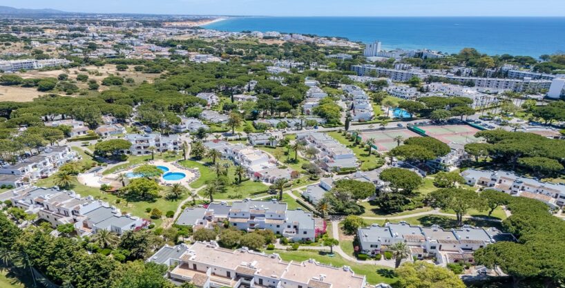 2 bed apartment on Balaia Golf Village, Olhos de Agua, Algarve 1