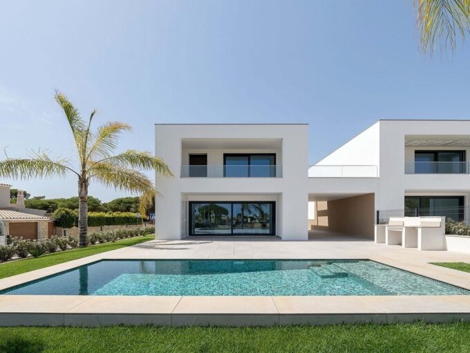 3 bed new villa for sale in Quarteira, Algarve 1