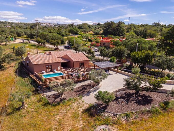 3 bed renovated quinta in Santa Barbara de Nexe, Algarve 1