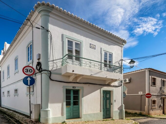 3 bed townhouse for sale in Lagoa centre, Algarve 1