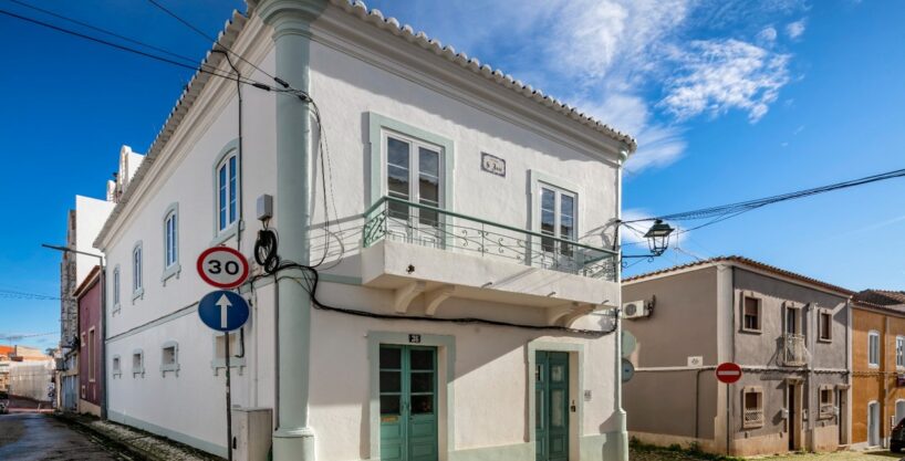 3 bed townhouse for sale in Lagoa centre, Algarve 1