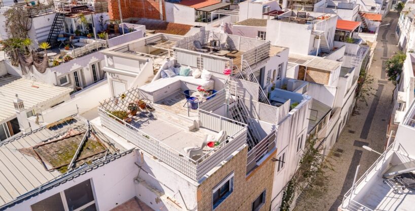 3 bed traditional townhouse with rooftop sea view in Olhao, Algarve 1