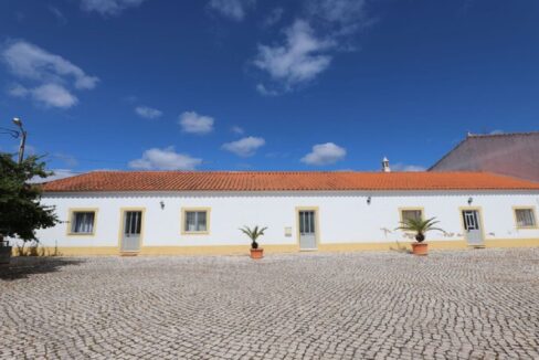 3 bed villa with annexe plus commercial building in Lagos, Algarve 1
