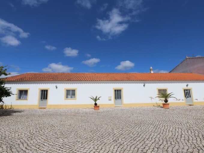 3 bed villa with annexe plus commercial building in Lagos, Algarve 1