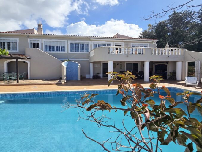 3 bed villa with sea views in Estoi, Algarve 1