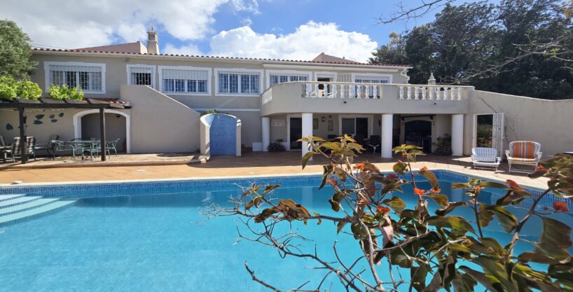 3 bed villa with sea views in Estoi, Algarve 1