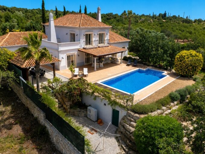 4 Bedroom villa for sale Santa Barbara de Nexe, Algarve 32