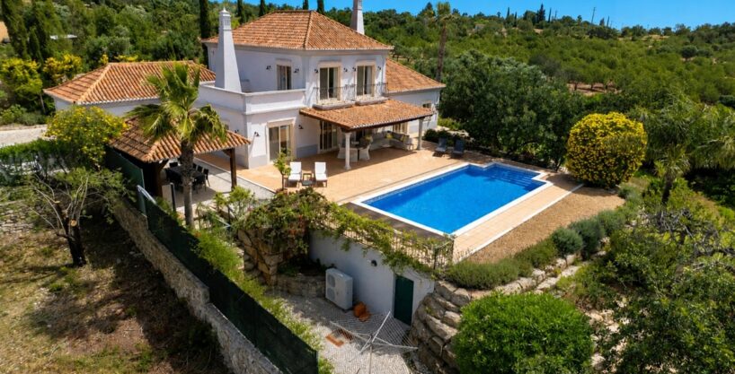 4 Bedroom villa for sale Santa Barbara de Nexe, Algarve 32