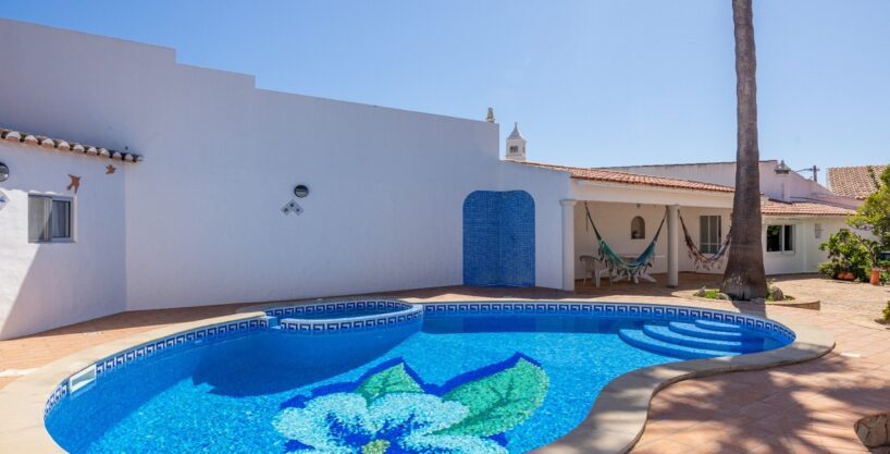 4 bed traditional villa for sale in Sao Bras, Algarve 4