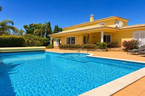 4 bed villa for sale in Carvoeiro, Algarve 1