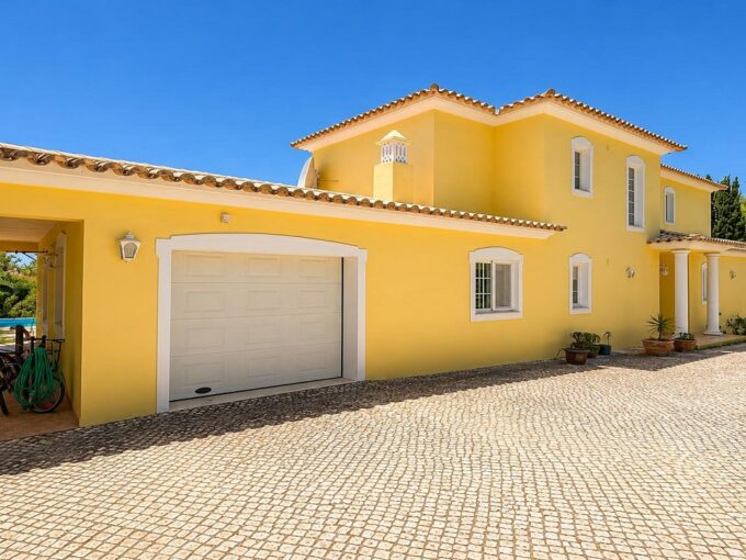 4 bed villa for sale in Carvoeiro, Algarve 3