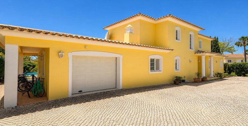 4 bed villa for sale in Carvoeiro, Algarve 3