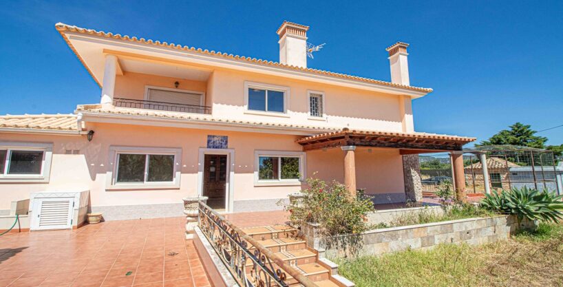4 bed villa for sale in Santa Barbara de Nexe, Algarve 2