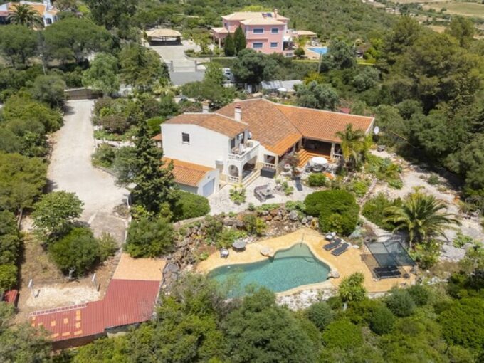 4 bed villa in Colinas Verdes near Lagos, West Algarve 1