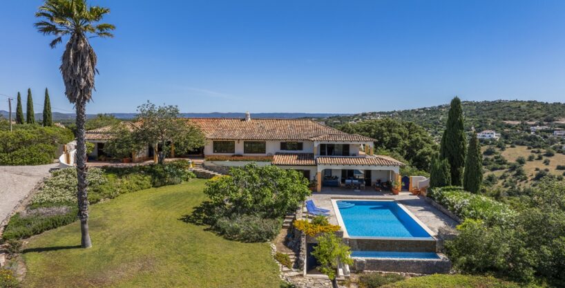 4 bed villa in Vale do Telheiro 1