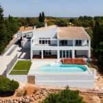 4 bed villa overlooking the Arade River in SIlves, Algarve 1