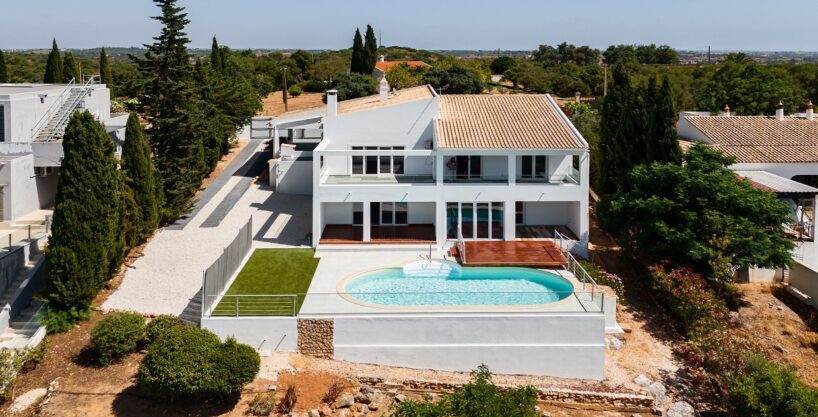 4 bed villa overlooking the Arade River in SIlves, Algarve 1