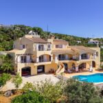 4 bed villa with distant sea views in Sao Bras de Alportel 1