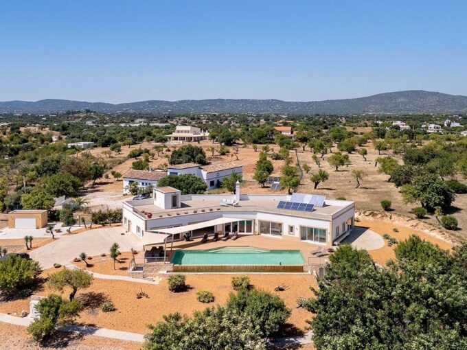 4 bed villa with stunning views in Olhão, Algarve 1