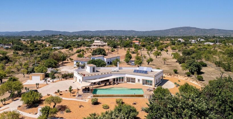 4 bed villa with stunning views in Olhão, Algarve 1