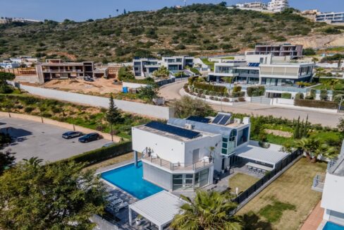 5 bed modern villa for sale on Albufeira marina, Algarve 3