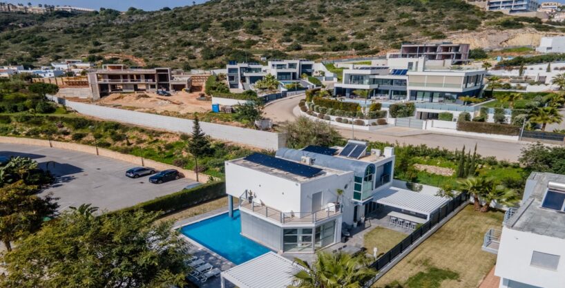5 bed modern villa for sale on Albufeira marina, Algarve 3