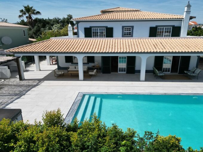5 bed villa for sale in Almancil, Algarve 1
