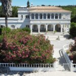 6 Bed villa for sale in Moncarapacho, East Algarve 1