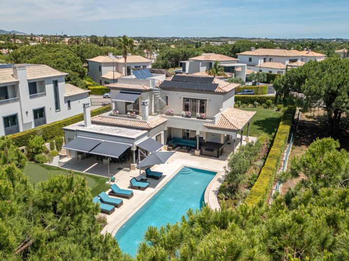6 bed villa for sale on Vila Sol Golf Resort, Algarve 1