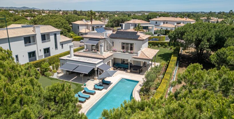 6 bed villa for sale on Vila Sol Golf Resort, Algarve 1