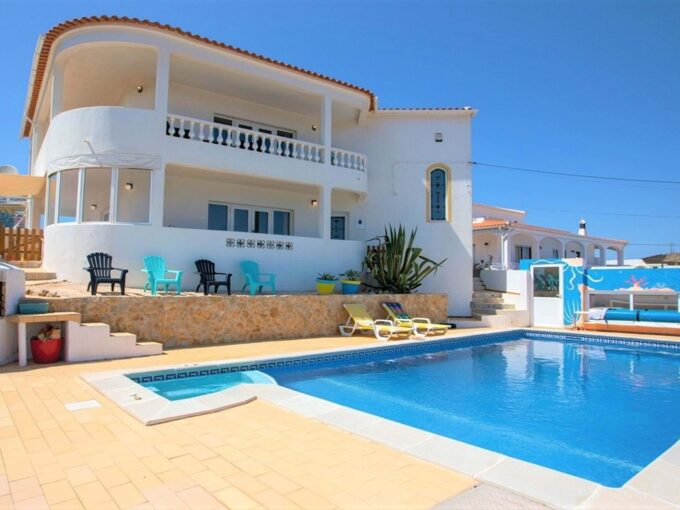 6 bed villa with pool in Budens, West Algarve 1