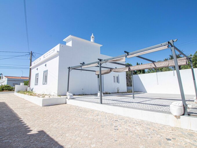 Algarve 2 bed villa for sale in Sao Clemente, Loule 6