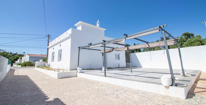 Algarve 2 bed villa for sale in Sao Clemente, Loule 6