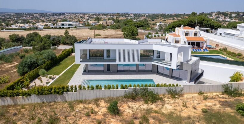 Algarve villa for sale near Galé beach 8