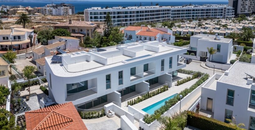Brand new 3 bed townhouse with pool in Lagos, West Algarve 1