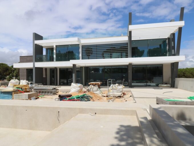 Brand new contemporary villa for sale in Vila Sol Golf Resort 1