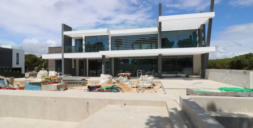 Brand new contemporary villa for sale in Vila Sol Golf Resort 1