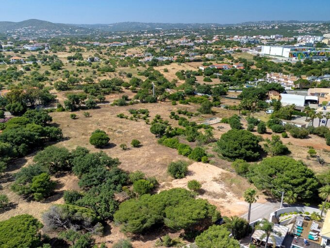 Building land with project approval in Almancil, Algarve 1