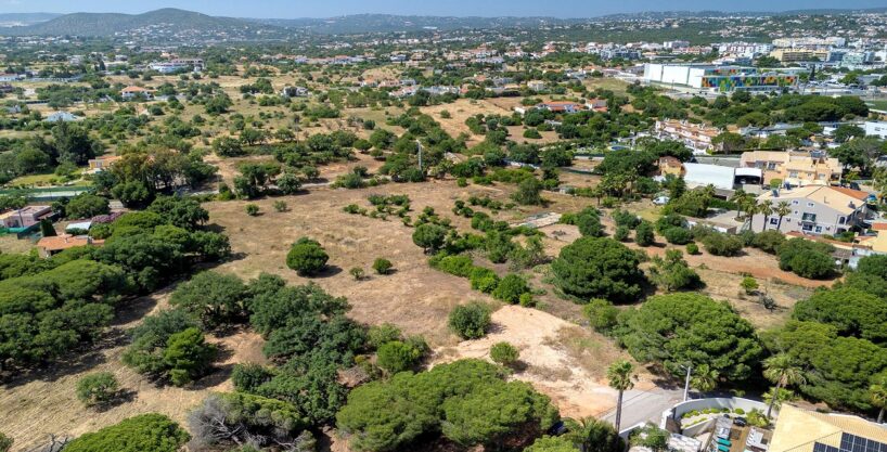 Building land with project approval in Almancil, Algarve 1
