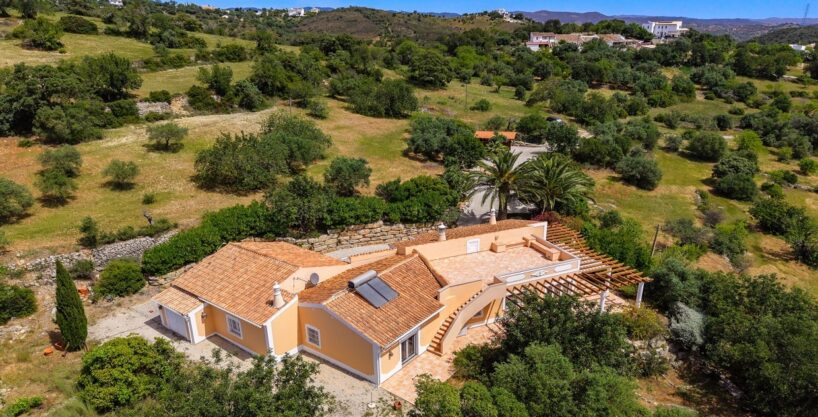 Countryside villa with distant sea views in Sao Bras, Algarve 1