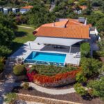 Detached 4 bed villa for sale in Almancil, Algarve 1