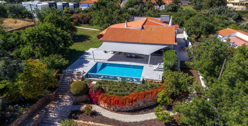 Detached 4 bed villa for sale in Almancil, Algarve 1