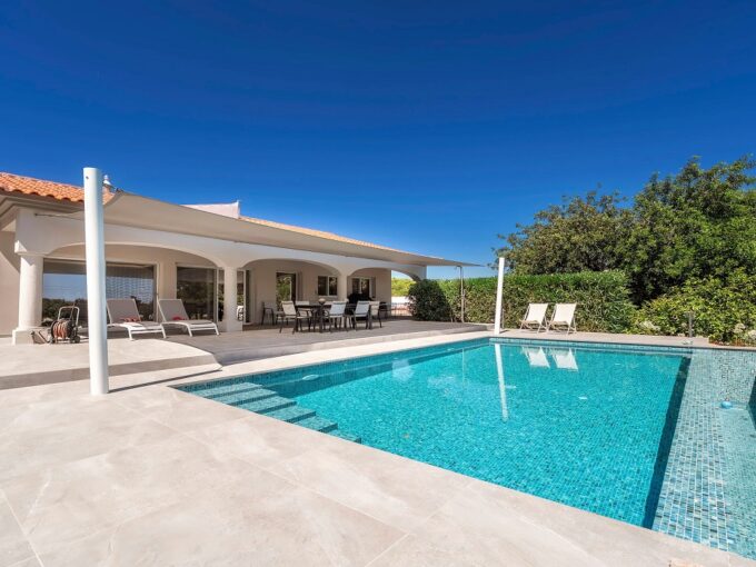 Detached 4 bed villa for sale in Almancil, Algarve 2