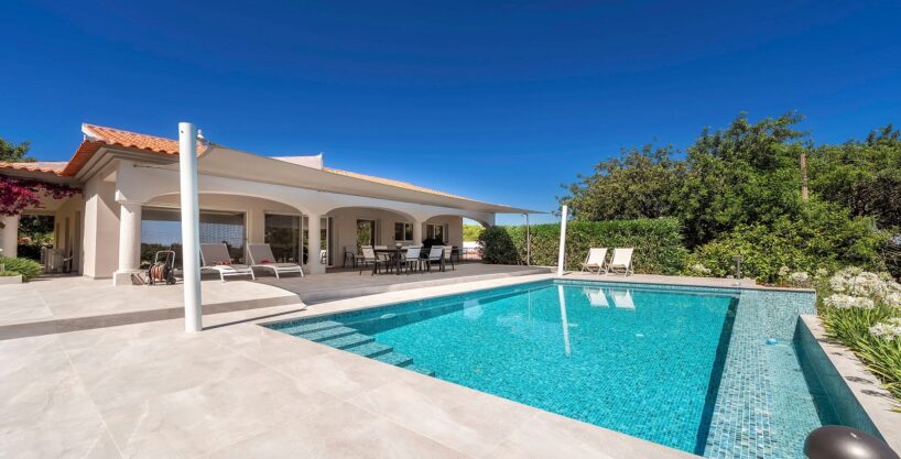 Detached 4 bed villa for sale in Almancil, Algarve 2