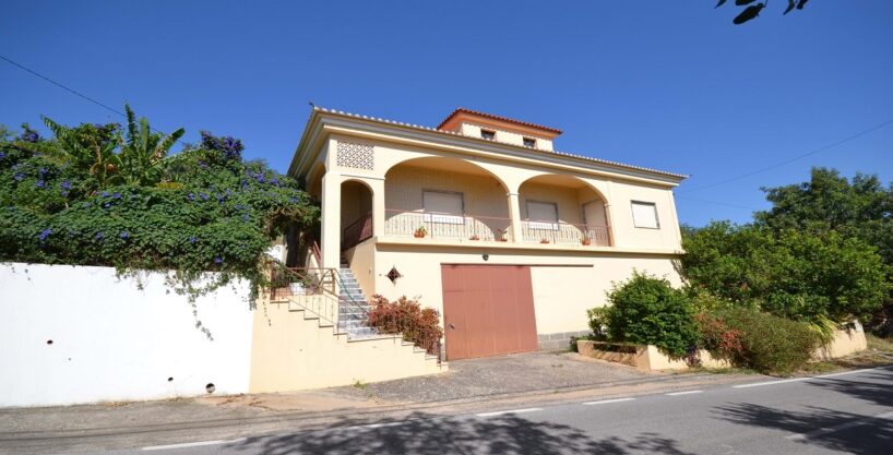 Detached 4 bed villa with 1.5 hectares in Loule, Algarve 1