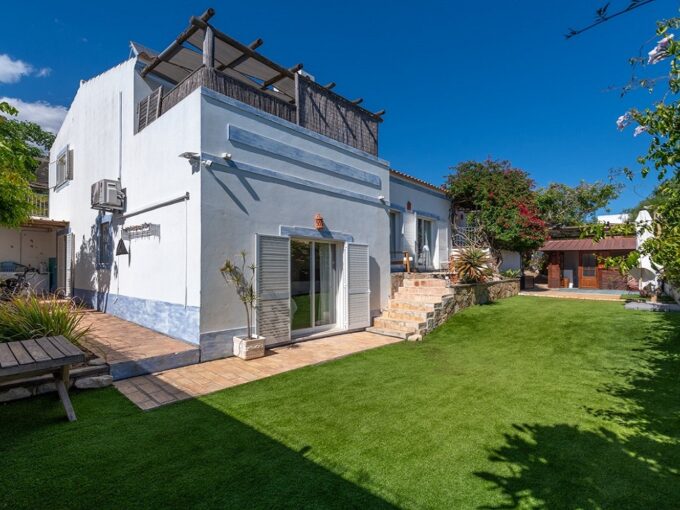 Detached sea view villa in Moncarapacho, East Algarve 1