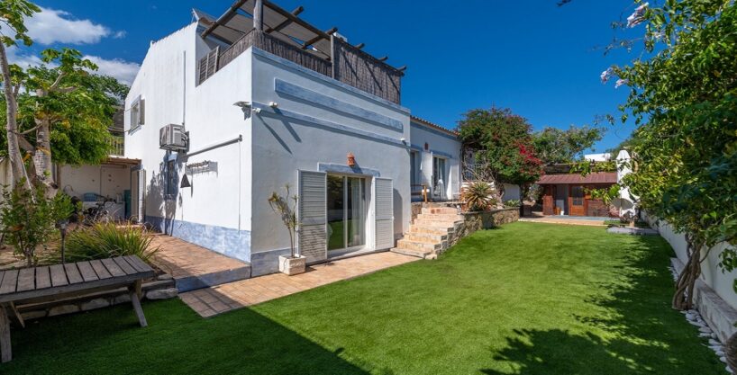 Detached sea view villa in Moncarapacho, East Algarve 1