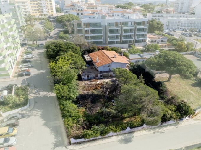 Development building land for 46 apartments in Quarteira, Algarve 1
