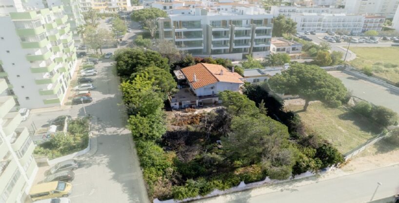 Development building land for 46 apartments in Quarteira, Algarve 1