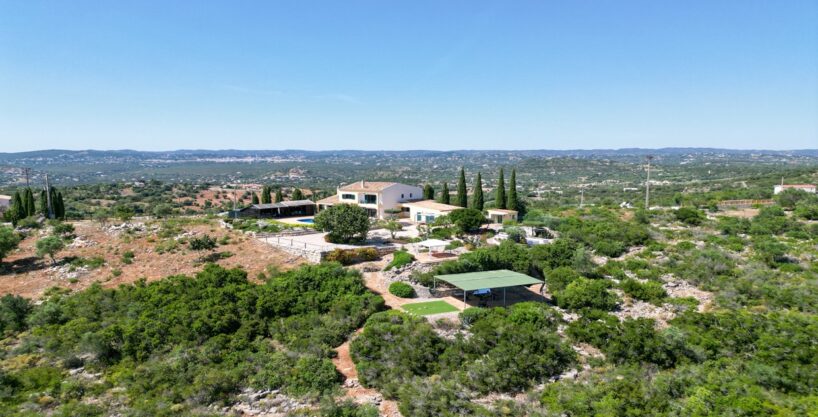 East Algarve 5 bed villa in Estoi with views 1